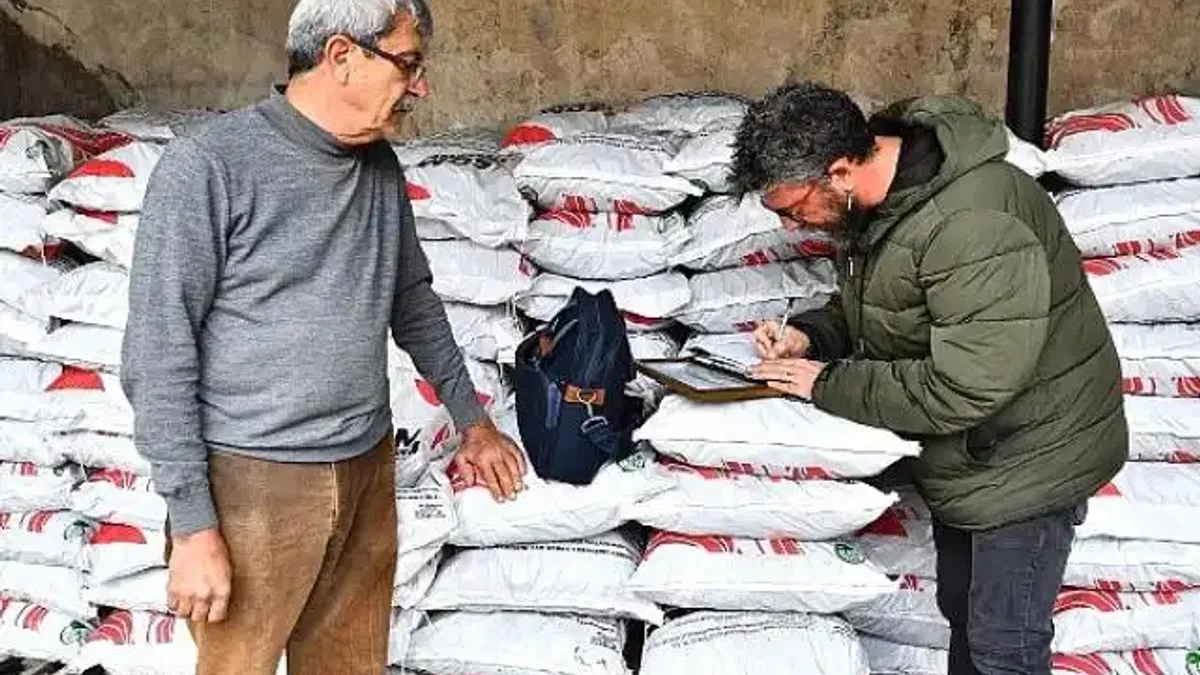 İzmir Büyükşehir Belediyesi ekipleri hava kalitesi için denetimde Kömür satış yerlerine sıkı denetim
