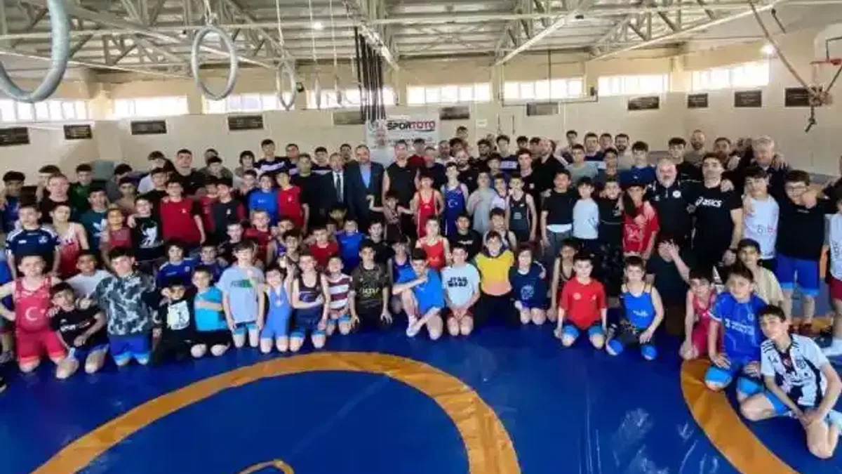 Sakarya Büyükşehir'den güreşçilere moral ziyareti