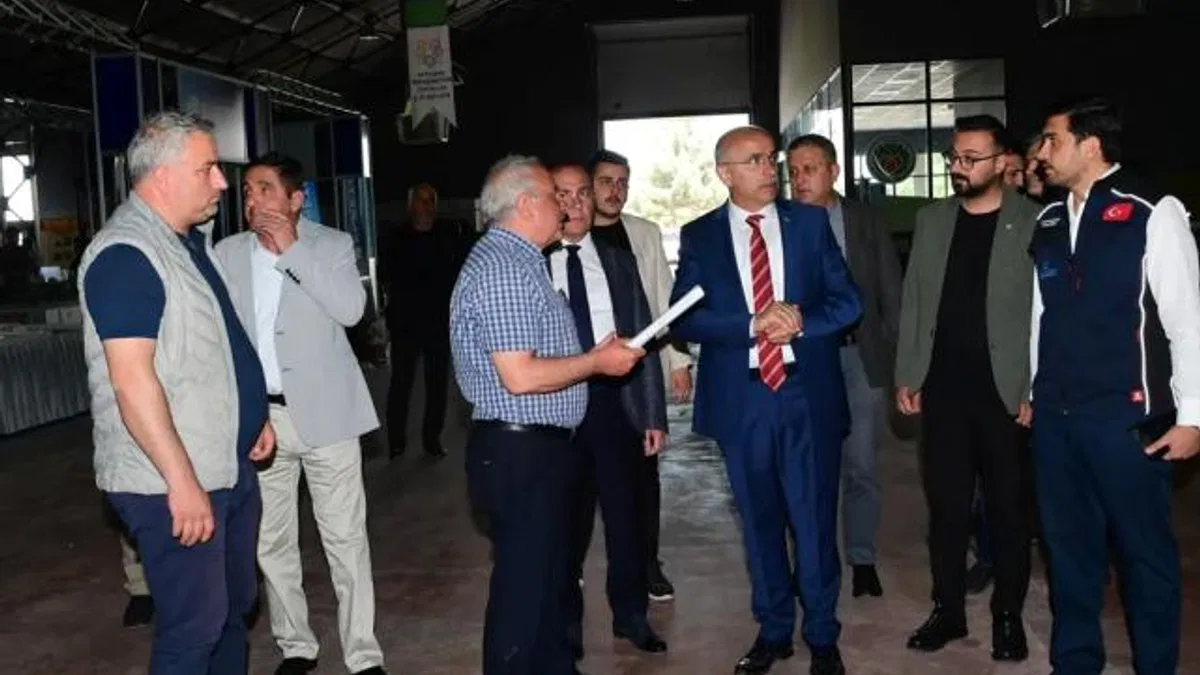 Başkan Er, 7. Malatya Yapı Dekorasyon fuar alanında incelemelerde bulundu