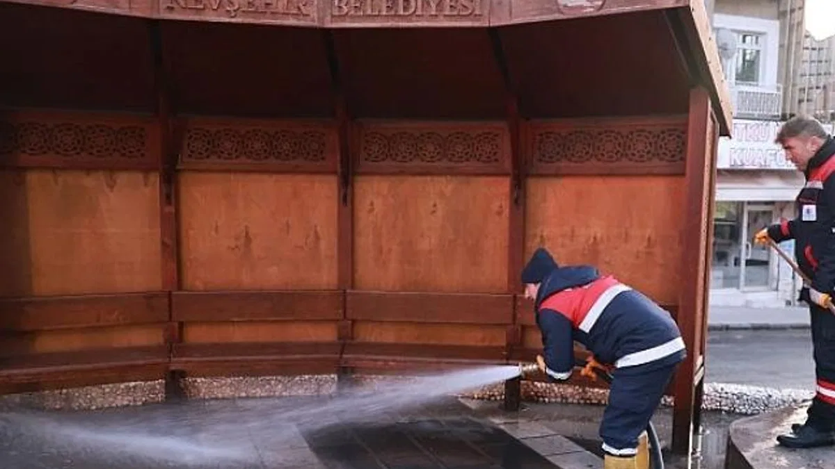 Nevşehir Belediyesi'nden Kaldırım ve Yollarda Temizlik Çalışması