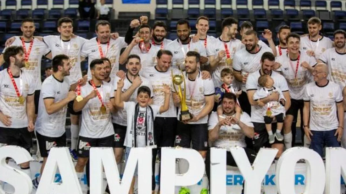 Erkeklerde 'Süper' şampiyon Beşiktaş Safi Çimento