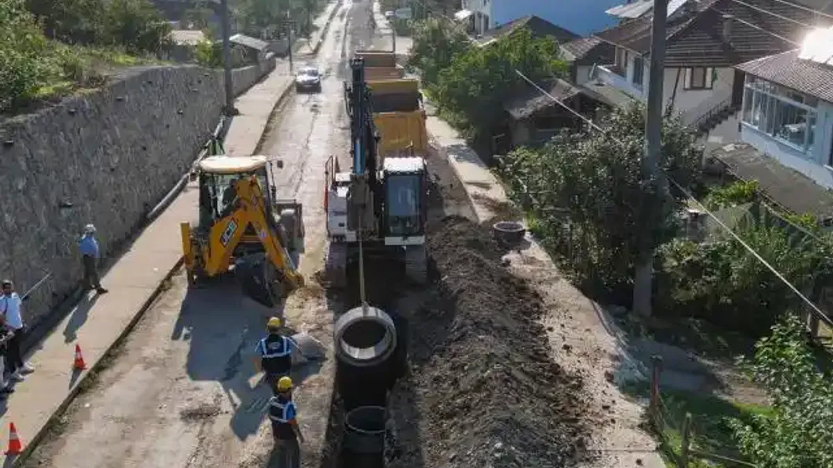 Sakarya Akyazı'nın altyapısı için 6 ekip çalışıyor
