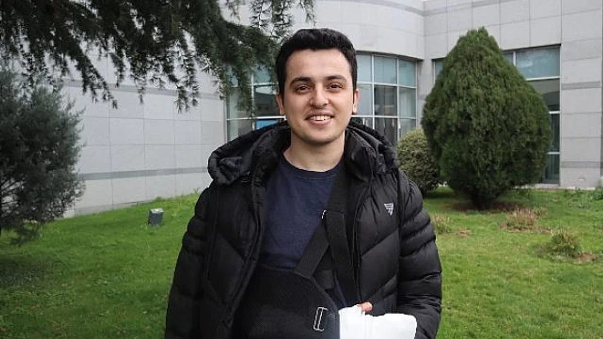 10 saatlik bir ameliyatla ayak parmağı, eline nakledildi