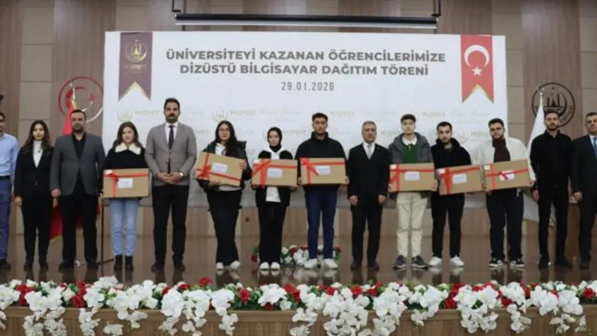 Midyat’ta üniversitelilere 252 dizüstü bilgisayar desteği