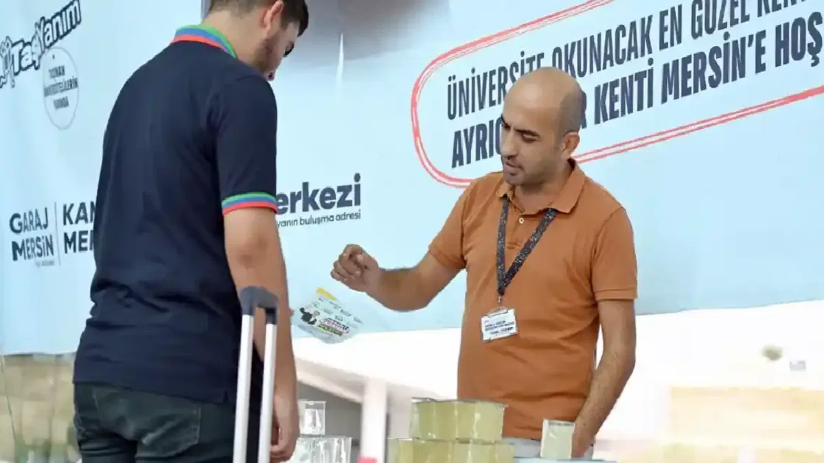 Mersin otogarında üniversitelilere karşılama