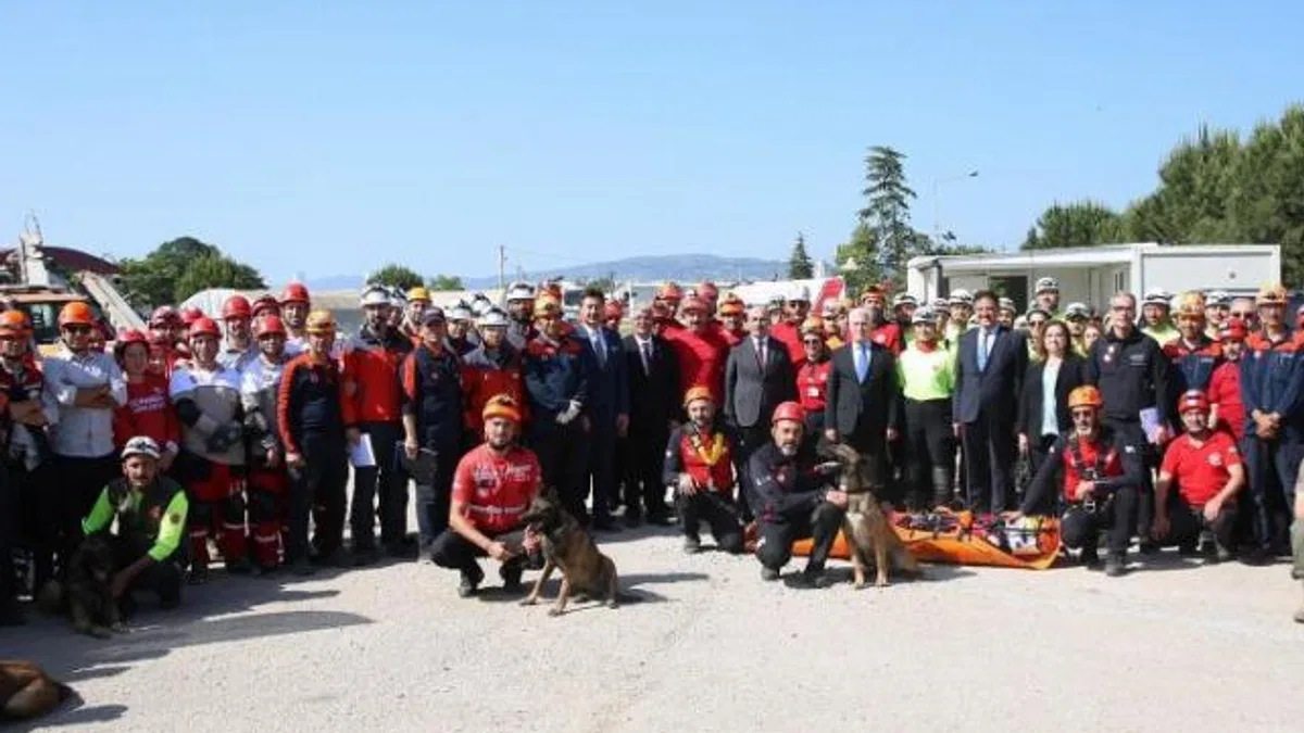 Osmangazi Belediyesi Arama Kurtarma Ekibinden nefes kesen tatbikat
